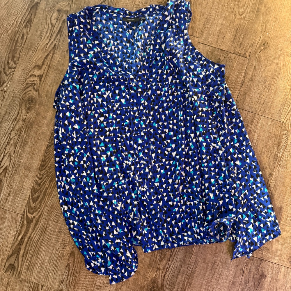 Apt. 9 Blue and Black Triangle Print Top